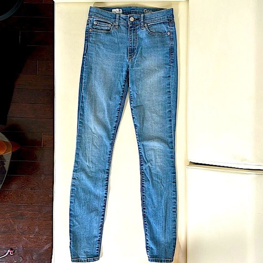Gap Lightweight True Skinny Jeans!